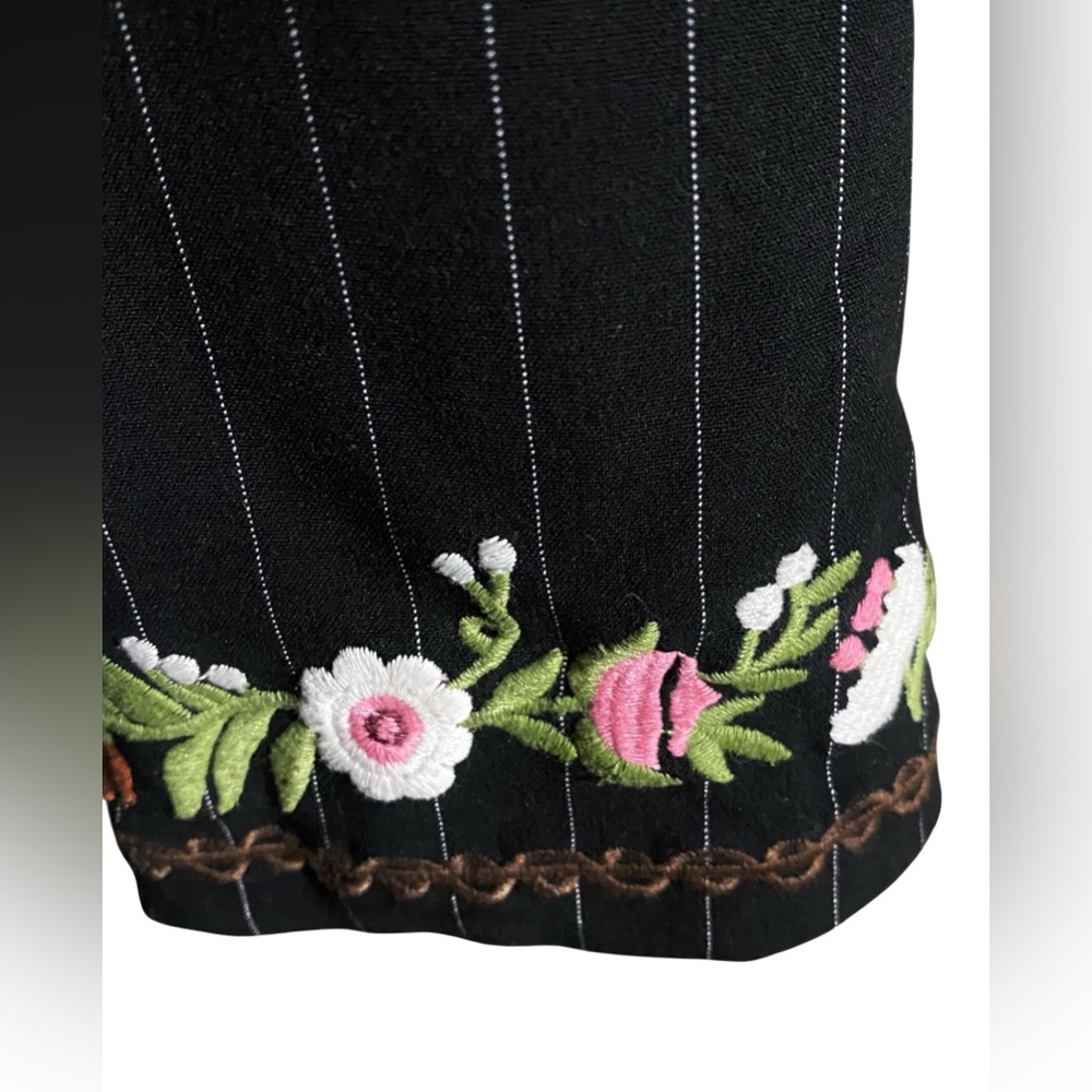 Yank American Pinstripe Blazer With Floral Embroidery On The Front And The Cuffs - Picture 3 of 8